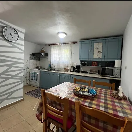 George House Apartman *