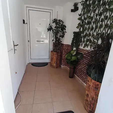 George House Apartman Leonídio