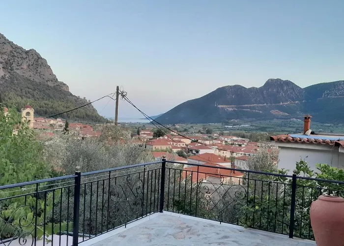 Апартаменты George House Леонидион