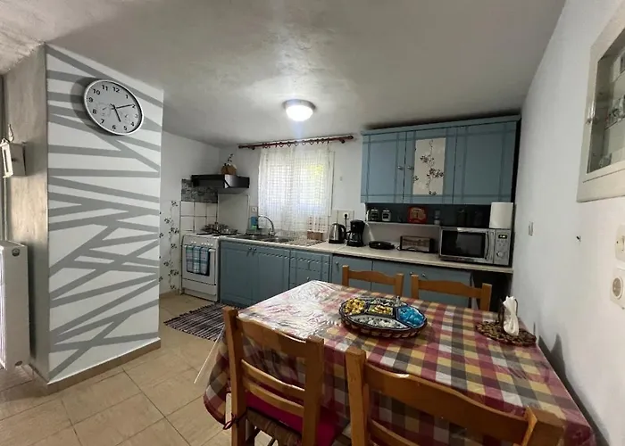 George House Apartment *