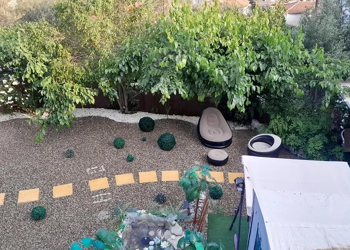 George House Leonídion